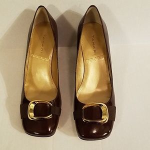 Tahari brown 3" heels. Size 8M.